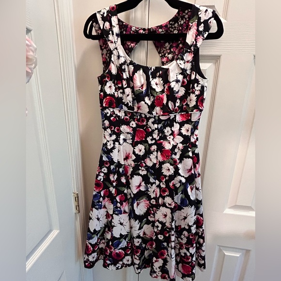 White House Black Market fit flare midi dress Floral Sz 4 Pockets - Picture 2 of 11